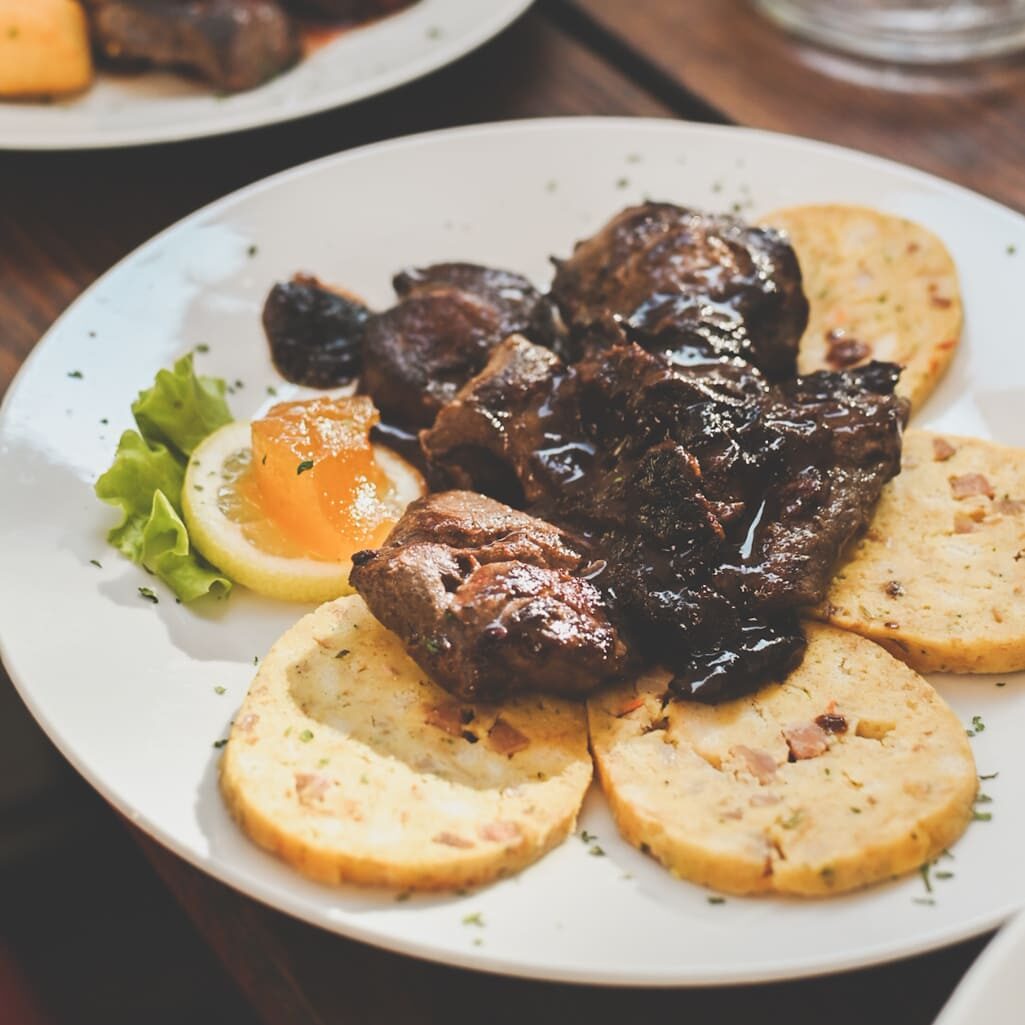 File vepra u umaku od šljiva s goranskim nadjevom